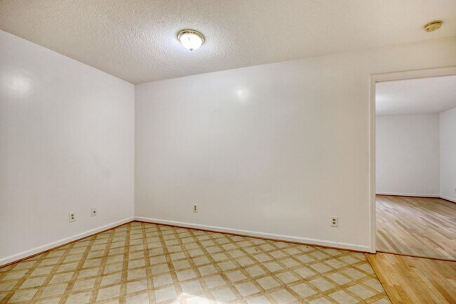 Foto del edificio - 1028 Duke St