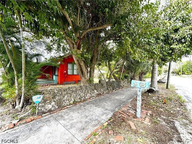 Foto del edificio - 1792 Hough St