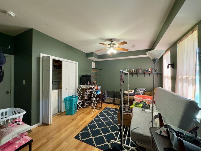 Foto del edificio - Modern 3-Bedroom Townhome with Stylish Fea...