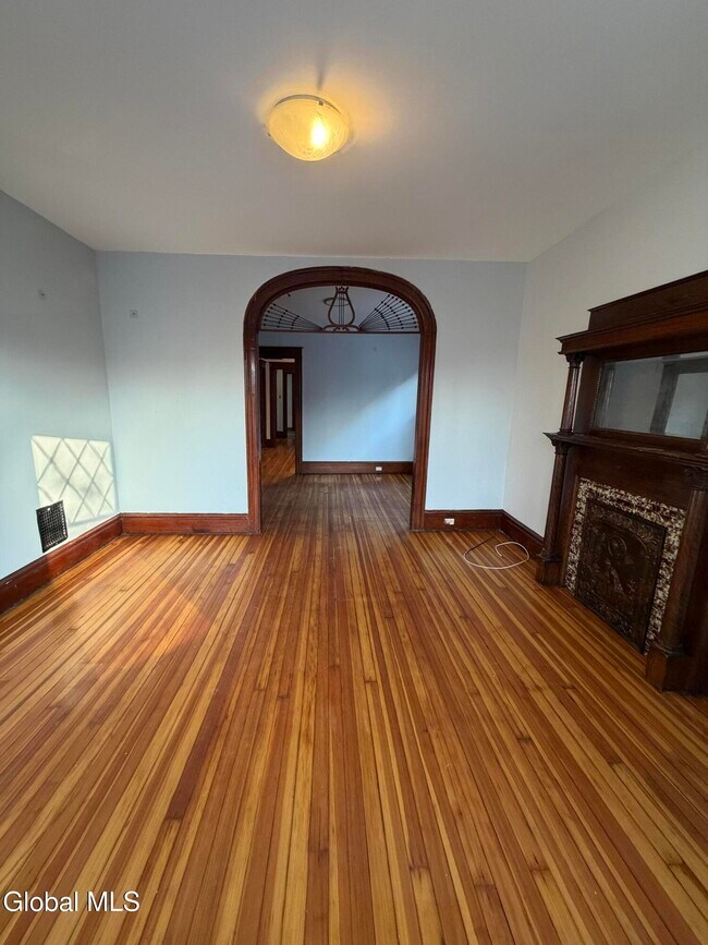 Building Photo - 608 3rd Ave