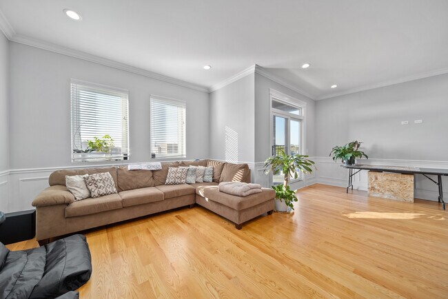 Foto del edificio - 3336 W Irving Park Rd