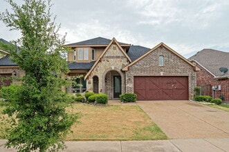 Building Photo - 1204 E Shawnee Dr