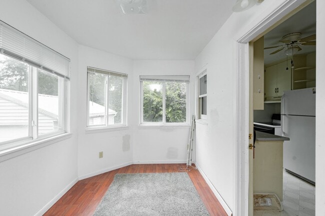 Building Photo - 1927 Olive St