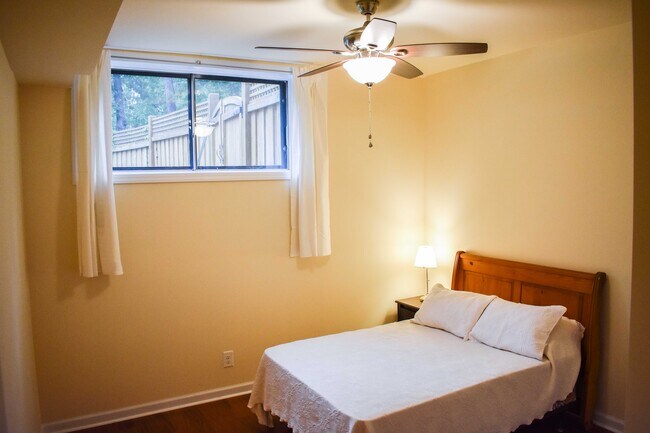 Bedroom #2 with attached bathroom - 2729 Montgomery St
