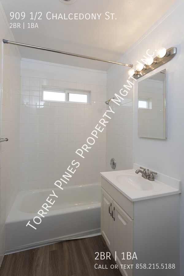 Building Photo - Bright 2 Bed/1 Bath in Pacific Beach ~ 2 B...