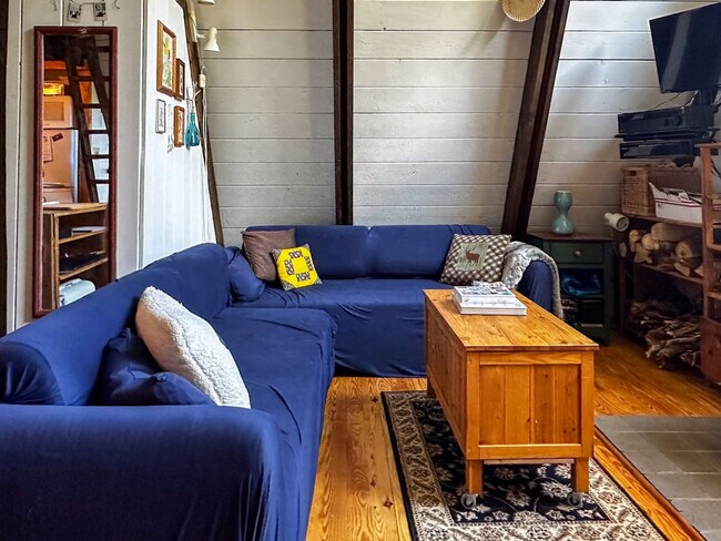 Foto del edificio - 614 Sanford Hollow Rd