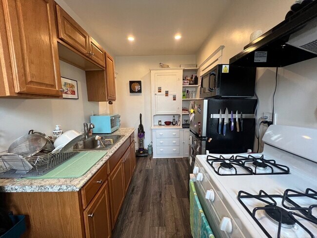 Building Photo - 32 Sidlaw Rd