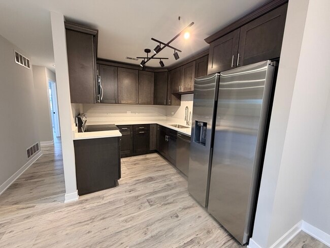 Building Photo - 1460 Stonebridge Cir