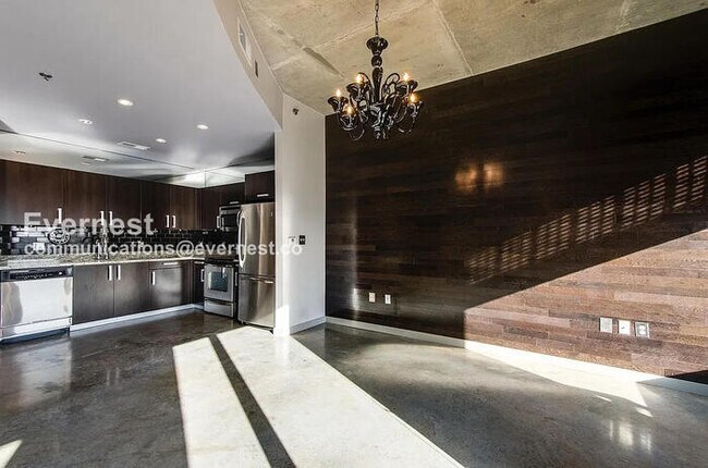 Foto del edificio - 1 Bed/2 Bath Condo with Garage / Pet-Friendly / Coming Soon!