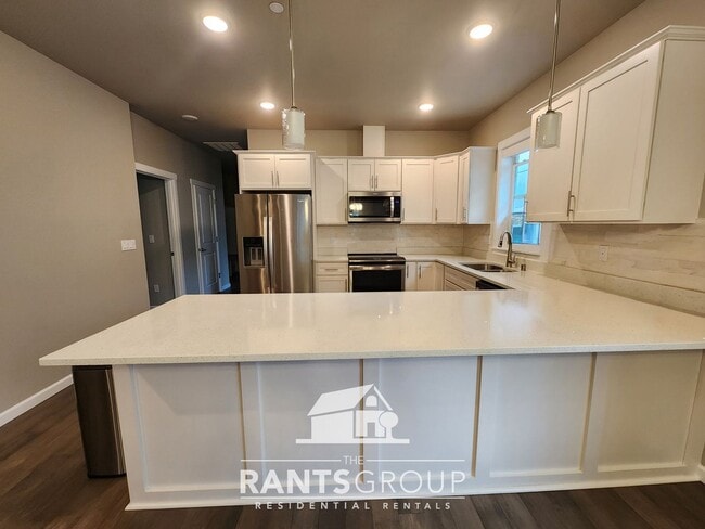 Building Photo - Single-Story 1,915 sq. ft. Home with 2-Car...