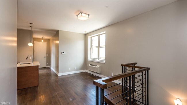 Foto del edificio - 5 br, 2 bath Apartment - 137 Hart St Unit 1B