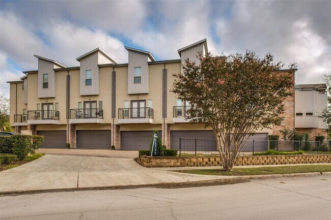Building Photo - 6051 Ross Ave