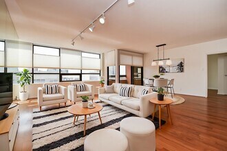 Building Photo - 5150 Hidalgo St