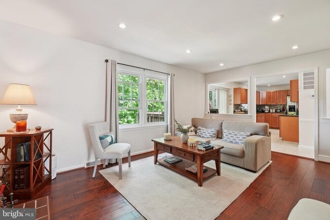 Foto del edificio - 9116 Meadow Rue Ln