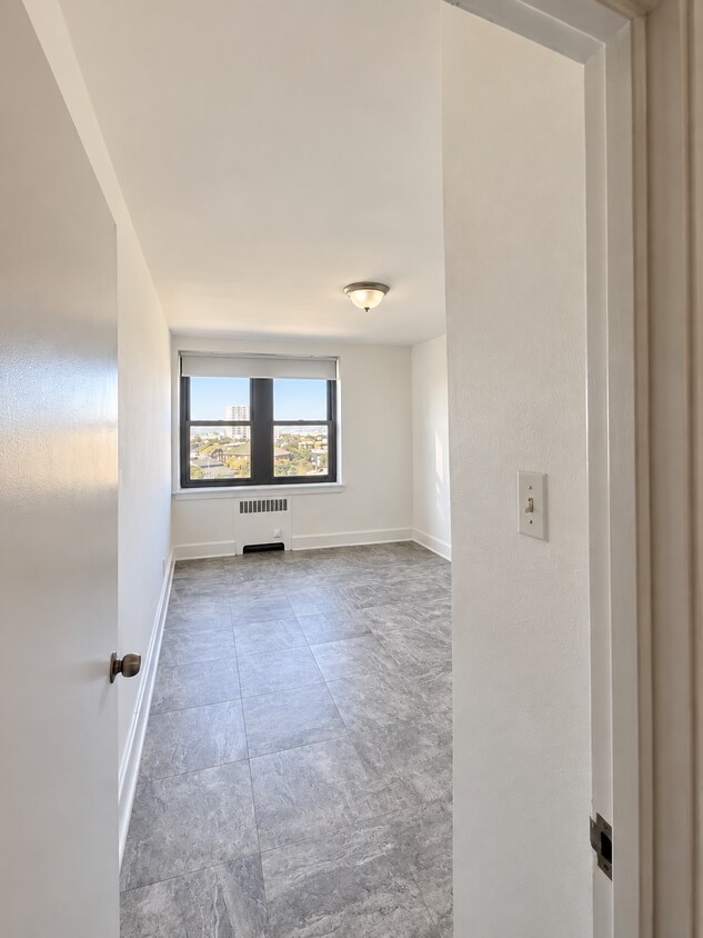 Dormitorio - 101 S Raleigh Ave