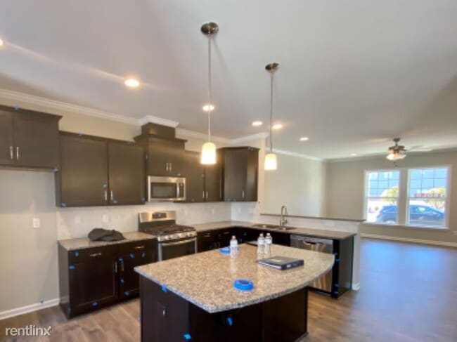 Building Photo - 3 br, 3 bath Townhome - 6502 Perry Creek Road
