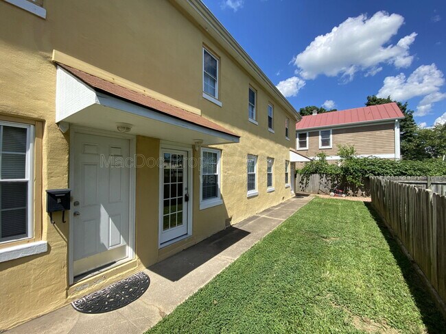 Foto del edificio - 1115 Winchester St