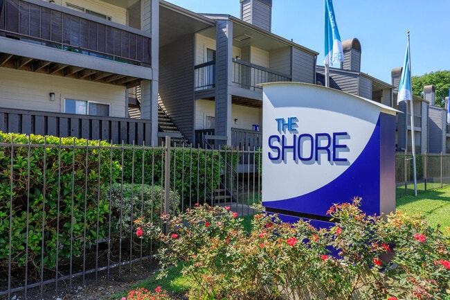 Building Photo - The Shore
