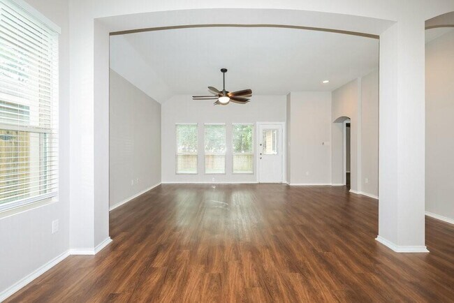 Building Photo - 992 Northampton Dr
