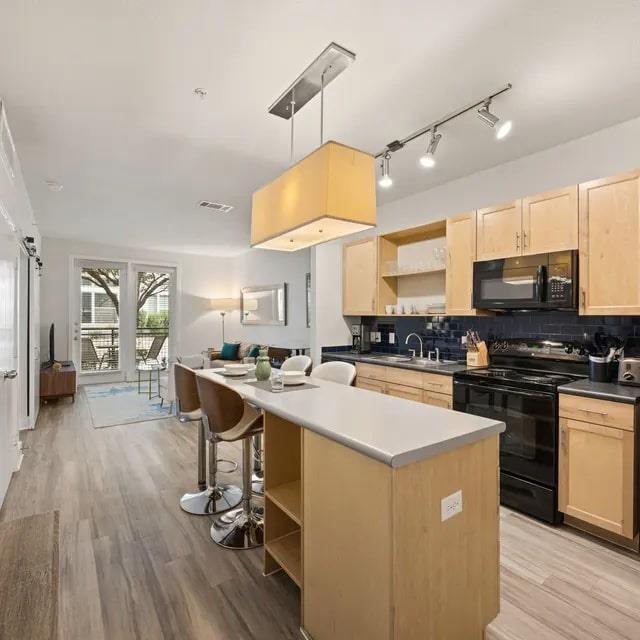 Building Photo - 810 W St Johns Ave