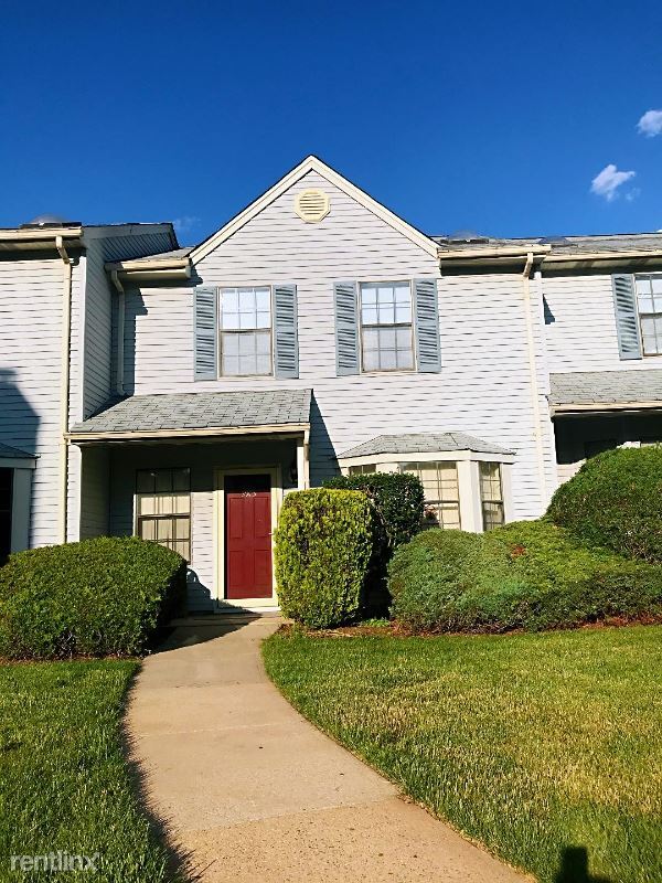 Building Photo - 2903 Stonehedge Rd