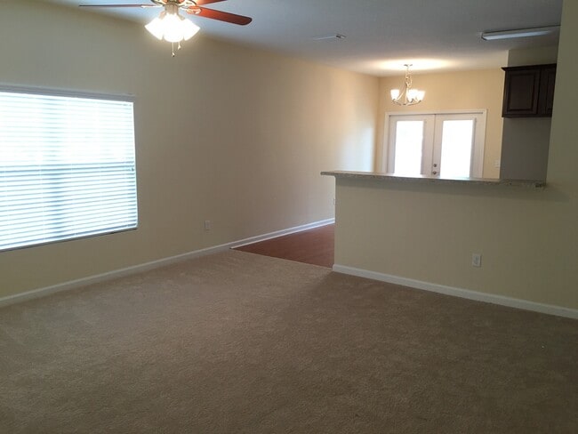 Building Photo - 3 Bedroom, 2 Bath in Eryn's Garden!