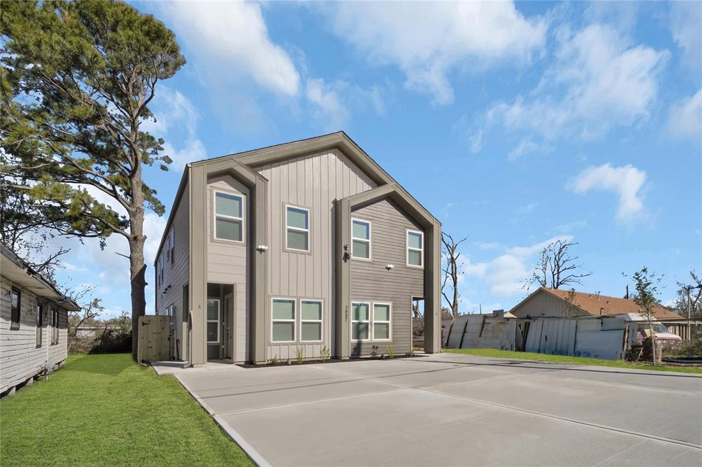 Primary Photo - 7987 Chateau St