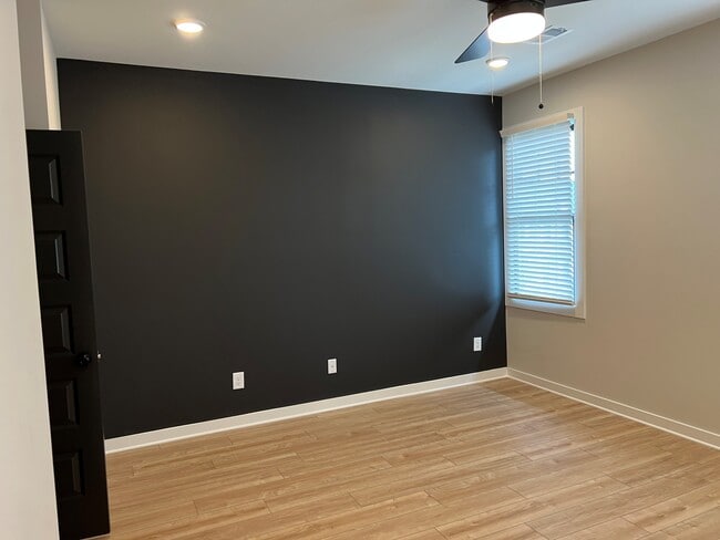 Building Photo - 1150 Windsor Sq