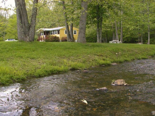 Foto del edificio - 460 Rabbit Hop Rd