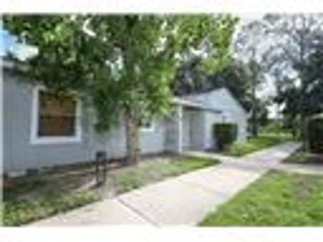 Photo - 204 Dorchester Square House