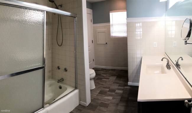 Building Photo - 2 br, 1 bath House - 541 S Shore Dr