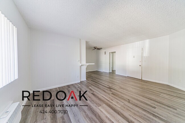 Foto del edificio - 7502 Canby Ave
