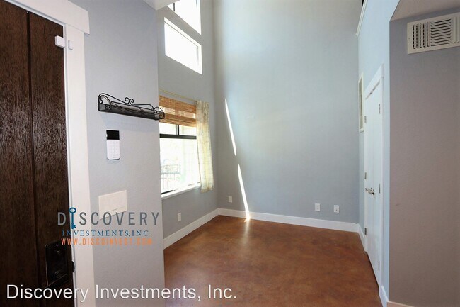 Foto del edificio - 2 br, 2 bath House - 2004 Market St.