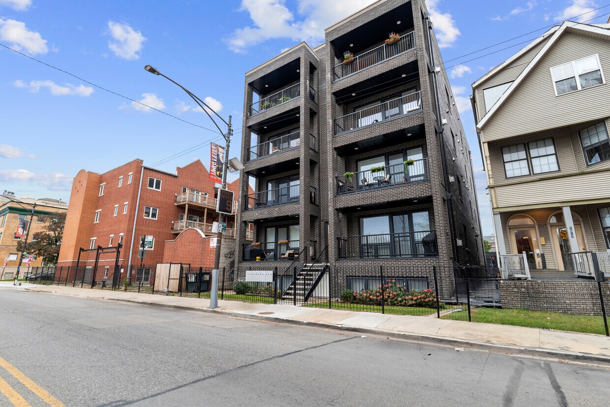 Primary Photo - 1511 W Irving Park Rd