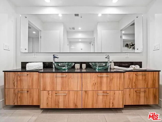 Building Photo - 1445 N Martel Ave