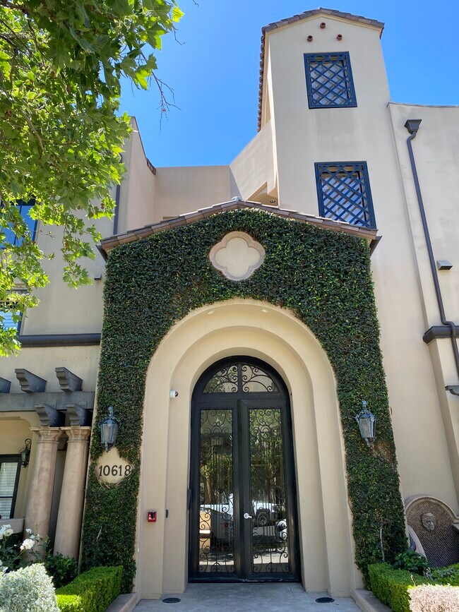 Foto del edificio - 10618 Woodbridge St