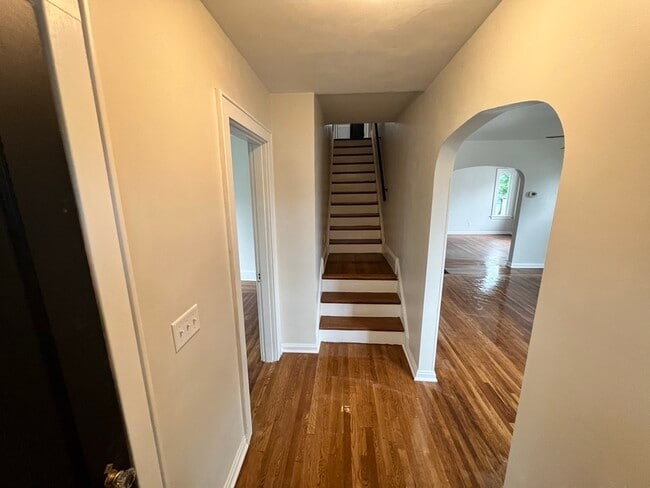 Entrance way - 6816 Park Ave