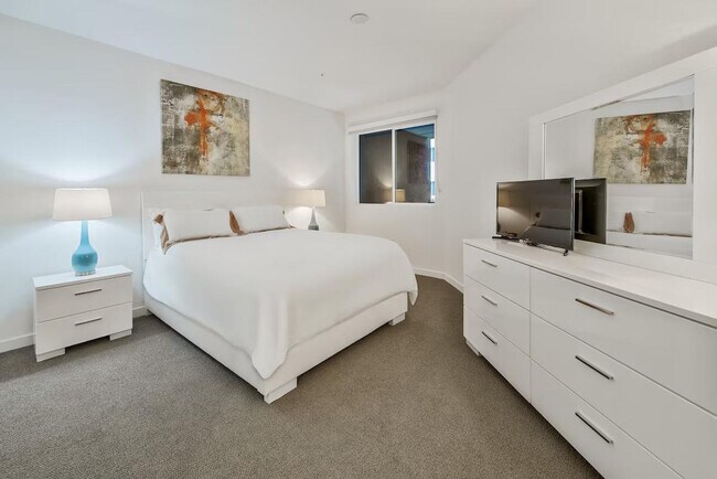 Building Photo - 593 Camino De La Reina