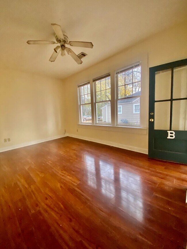 Foto del edificio - 326 N Madison St