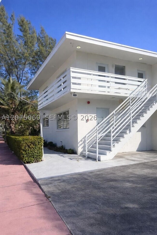 Building Photo - 7725 Carlyle Ave