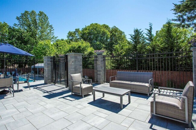 Building Photo - 91 Duck Pond Dr