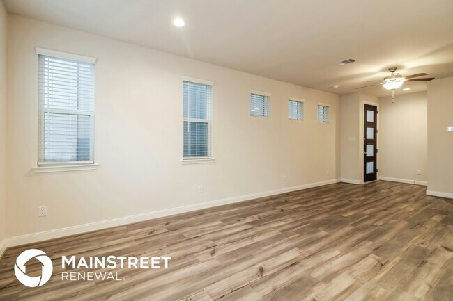 Foto del edificio - 9813 Falling Fern Ln