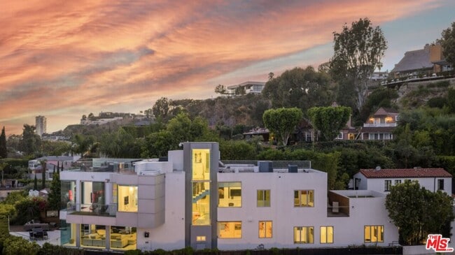 Foto del edificio - 1377 Miller Pl