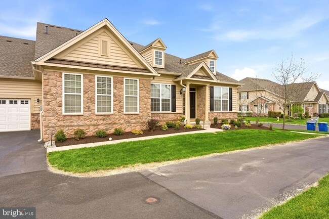 Building Photo - 1190 Webb Dr