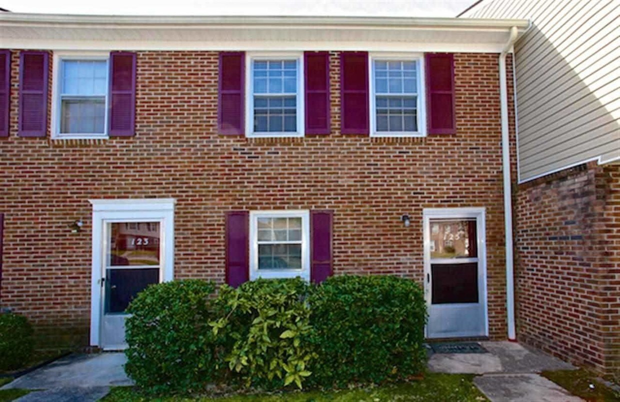Foto principal - 125 King George Ct