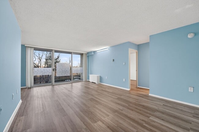 Foto del edificio - 2500 N Van Dorn St