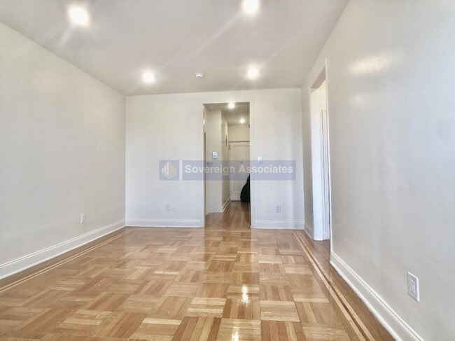 Building Photo - 175 Pinehurst Ave
