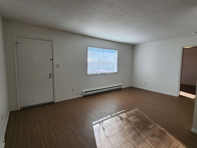 Building Photo - One-bedroom apartment located near Honey C...