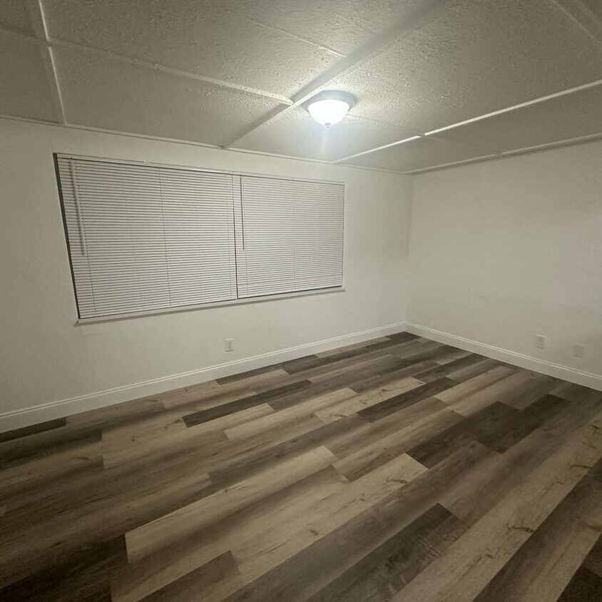 Foto principal - 3 bedroom 2 bath home with lawn cutting in...