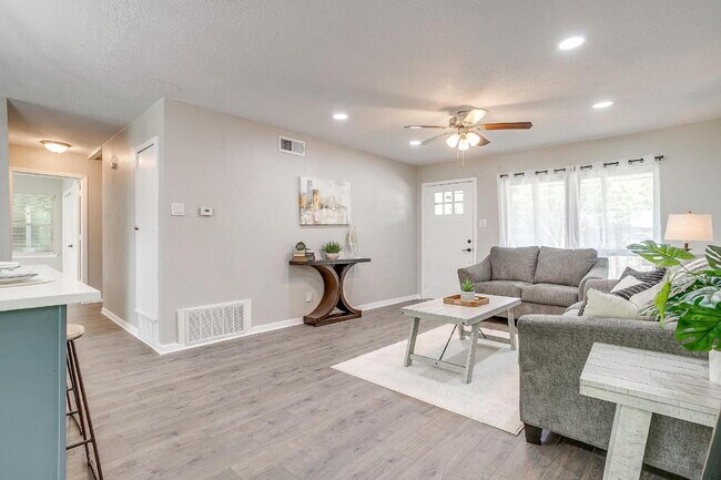 Building Photo - Spacious 3-Bed in Grand Prairie
